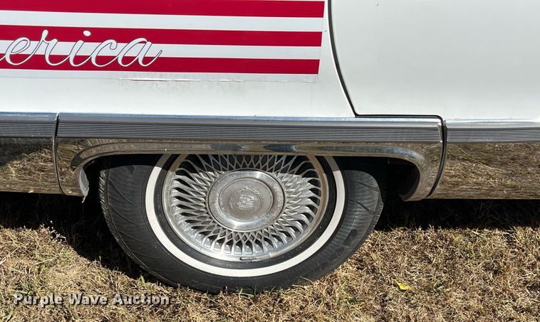 image for item MN9324 1995 Cadillac Fleetwood  limousine