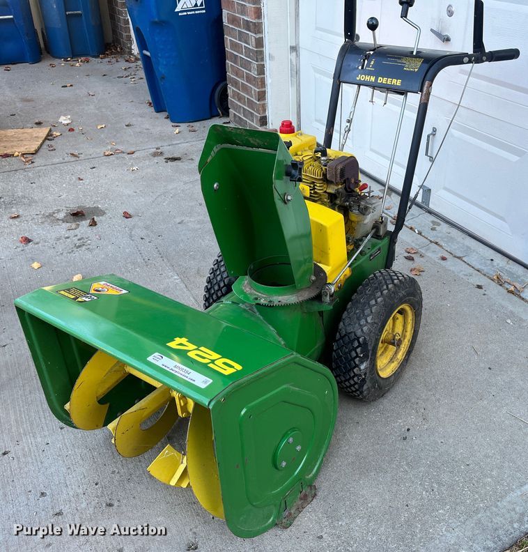 John Deere 524 snow blower in Liberty, MO Item MN9354 sold Purple Wave