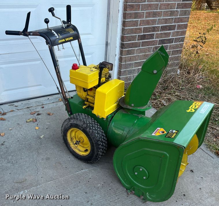image for item MN9354 John Deere 524  snow blower