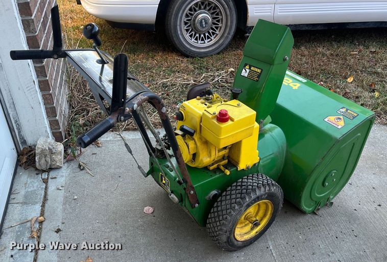 image for item MN9354 John Deere 524  snow blower