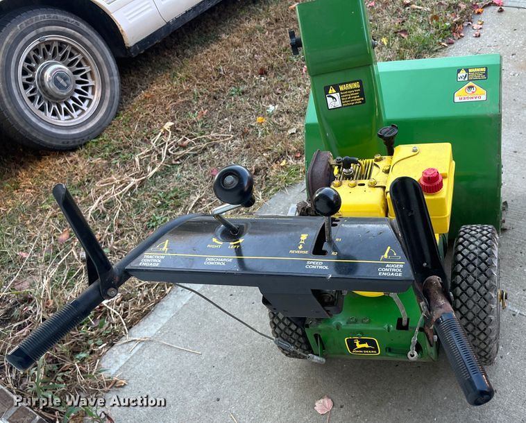 image for item MN9354 John Deere 524  snow blower