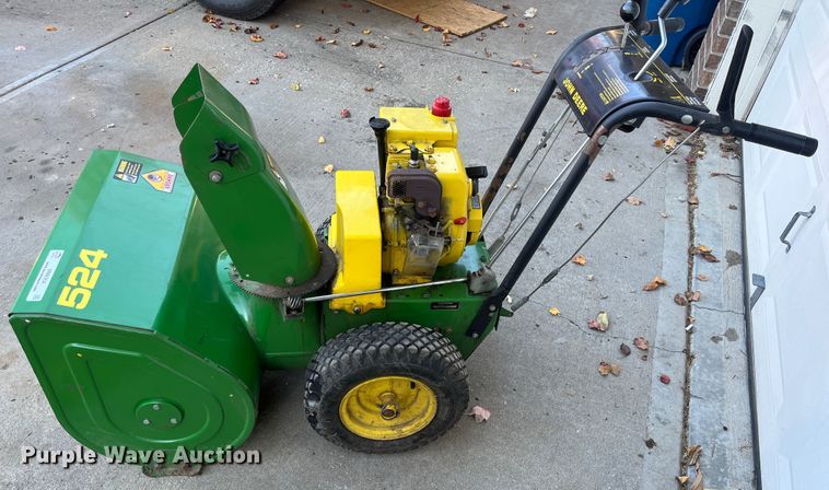 image for item MN9354 John Deere 524  snow blower