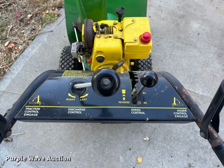 image for item MN9354 John Deere 524  snow blower