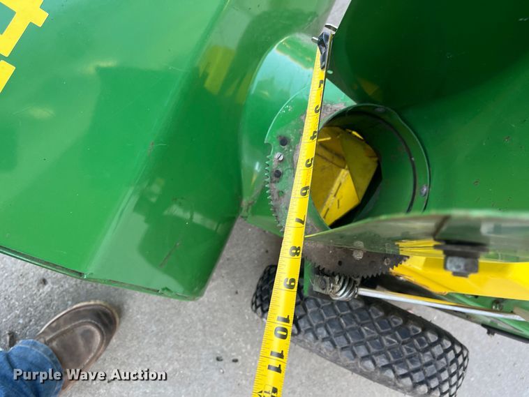 image for item MN9354 John Deere 524  snow blower