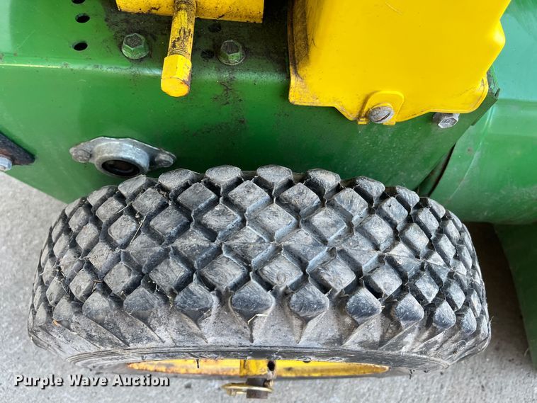 image for item MN9354 John Deere 524  snow blower