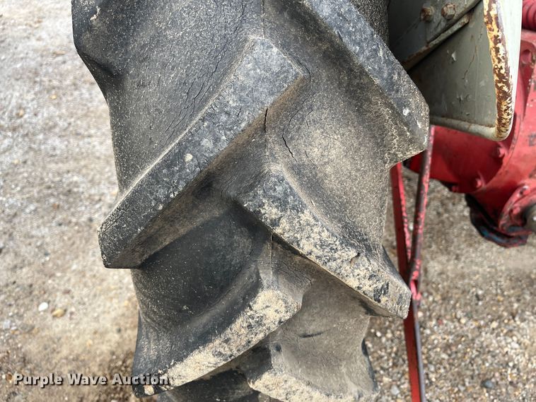 image for item MN9356 1952 Ford 8N  tractor