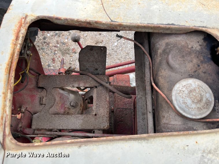 image for item MN9357 1947 Ford 8N  tractor