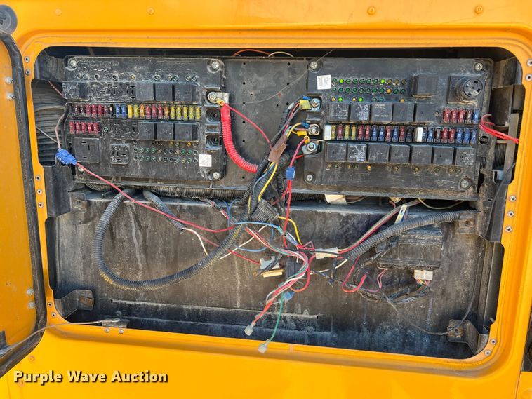 image for item MR9837 2005 Freightliner  school bus