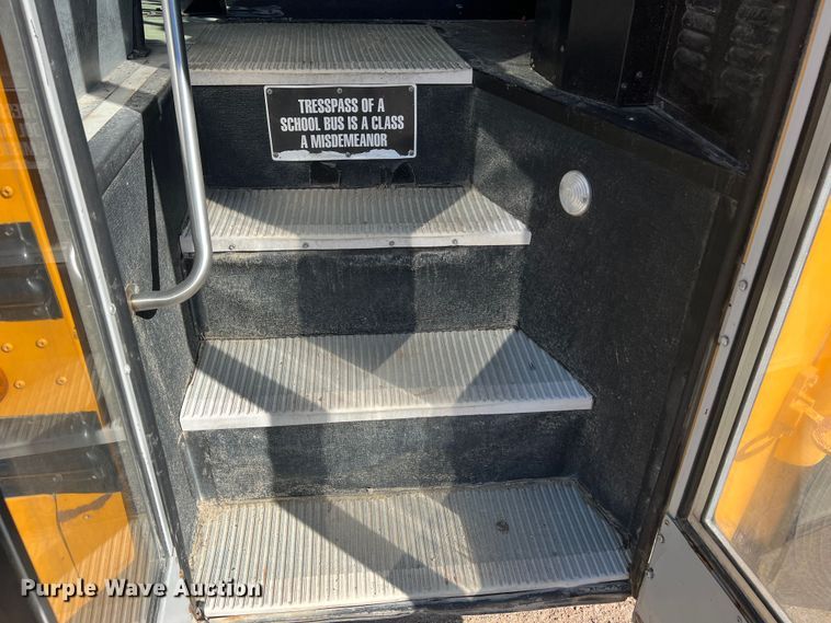 image for item MR9837 2005 Freightliner  school bus