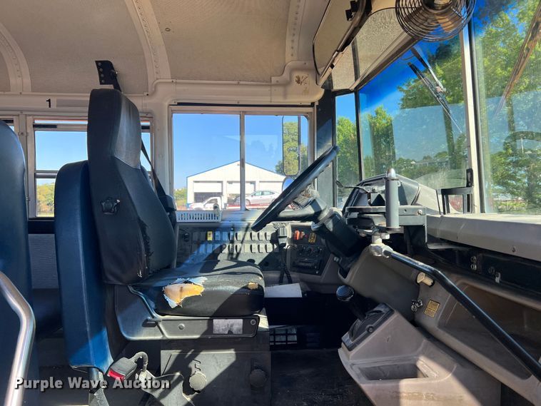 image for item MR9837 2005 Freightliner  school bus