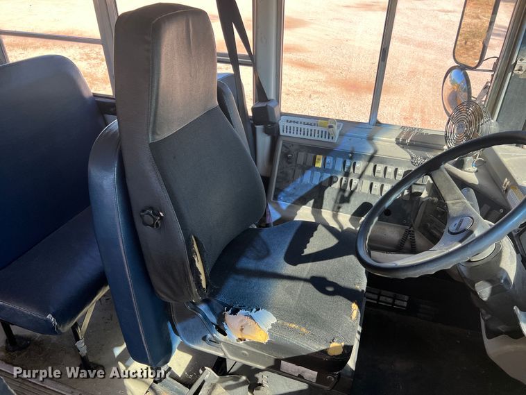 image for item MR9837 2005 Freightliner  school bus