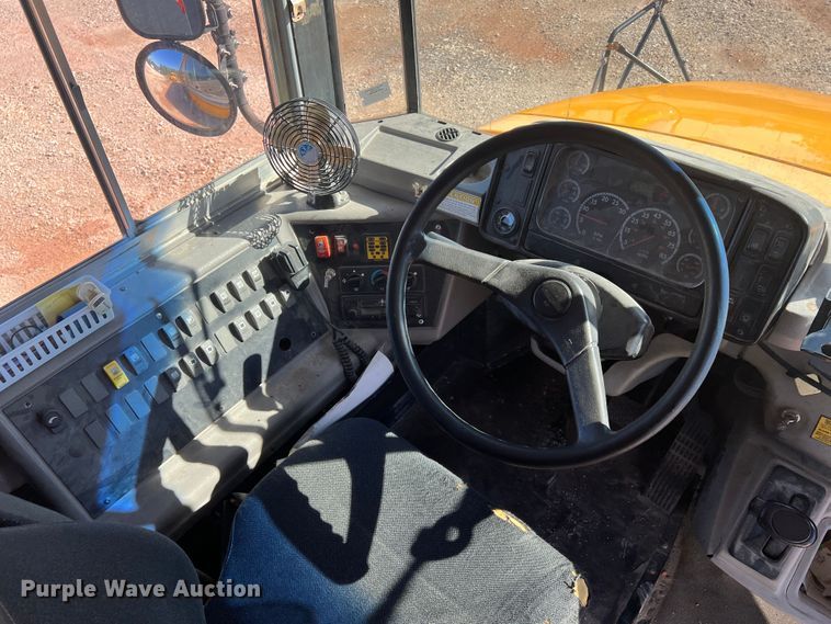 image for item MR9837 2005 Freightliner  school bus