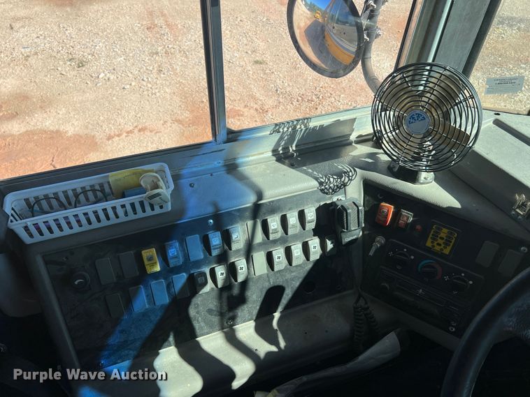 image for item MR9837 2005 Freightliner  school bus