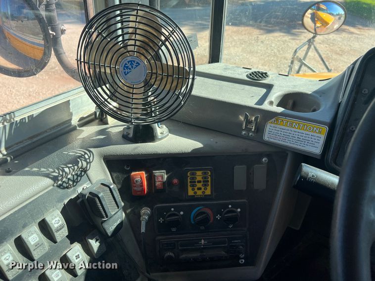 image for item MR9837 2005 Freightliner  school bus