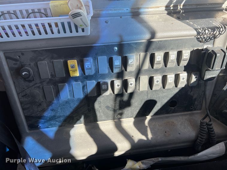 image for item MR9837 2005 Freightliner  school bus