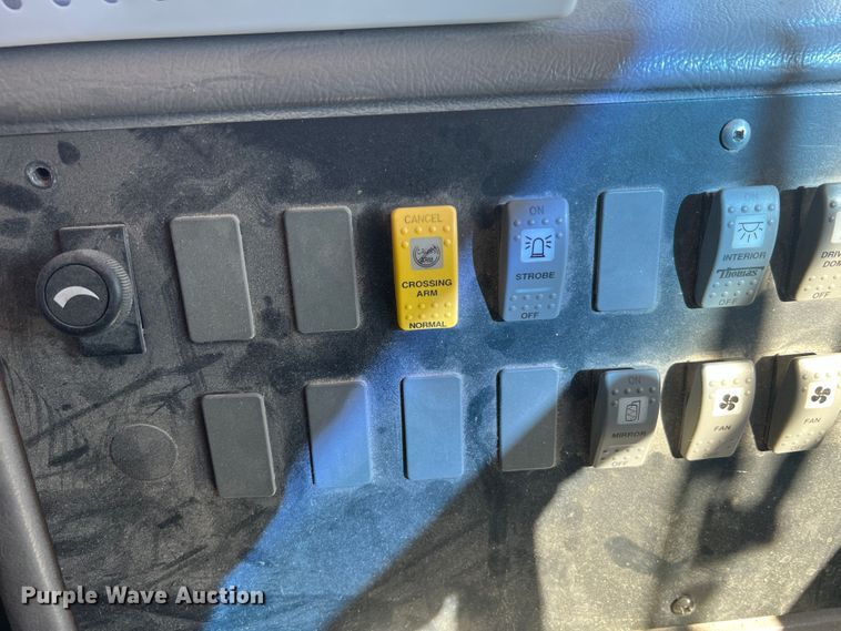 image for item MR9837 2005 Freightliner  school bus