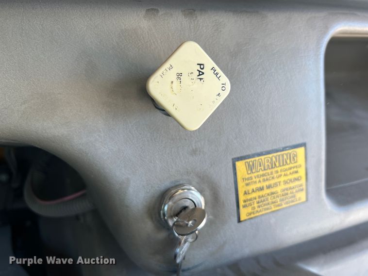 image for item MR9837 2005 Freightliner  school bus