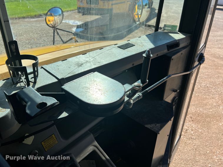 image for item MR9837 2005 Freightliner  school bus