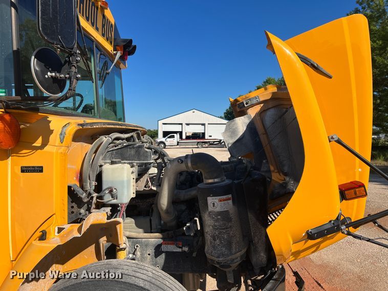 image for item MR9837 2005 Freightliner  school bus