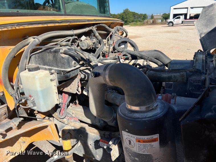 image for item MR9837 2005 Freightliner  school bus