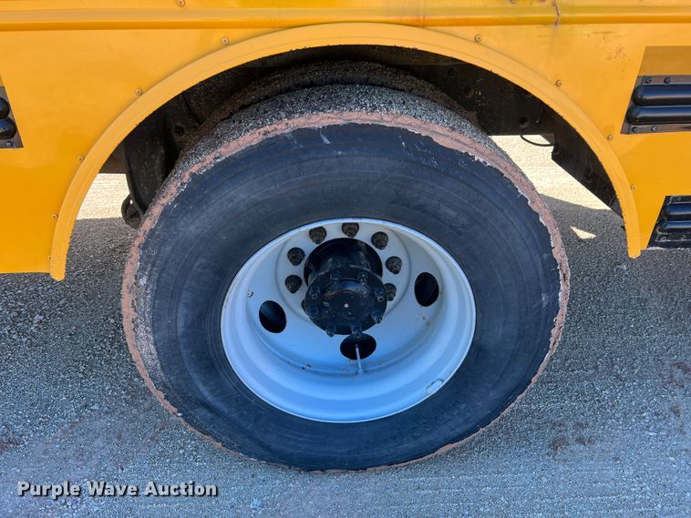 image for item MR9837 2005 Freightliner  school bus