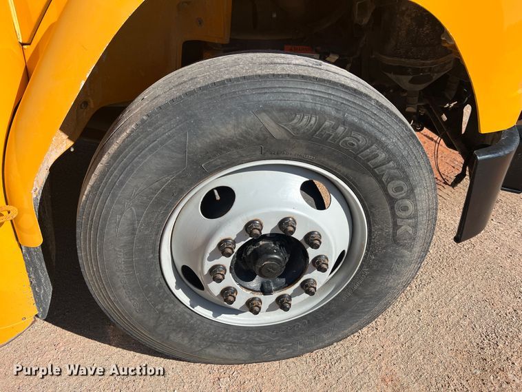 image for item MR9837 2005 Freightliner  school bus