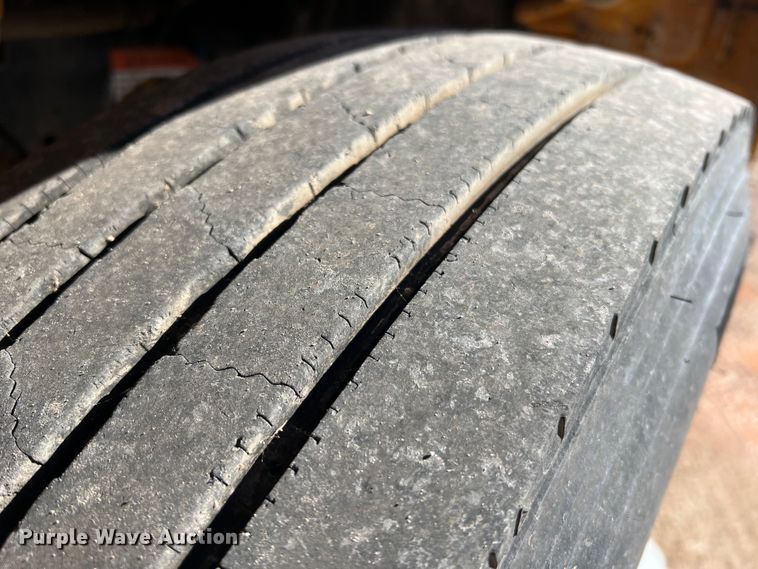 image for item MR9837 2005 Freightliner  school bus