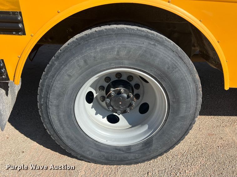 image for item MR9837 2005 Freightliner  school bus