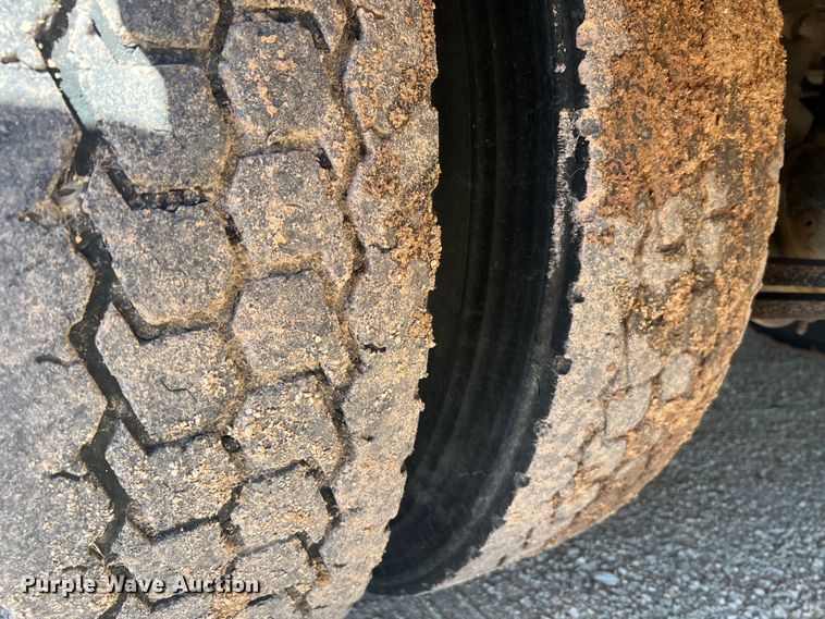 image for item MR9837 2005 Freightliner  school bus