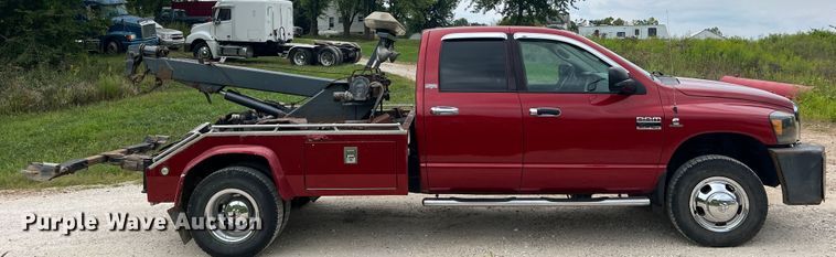 image for item MR9855 2007 Dodge Ram 3500HD Laramie  Quad Cab tow truck