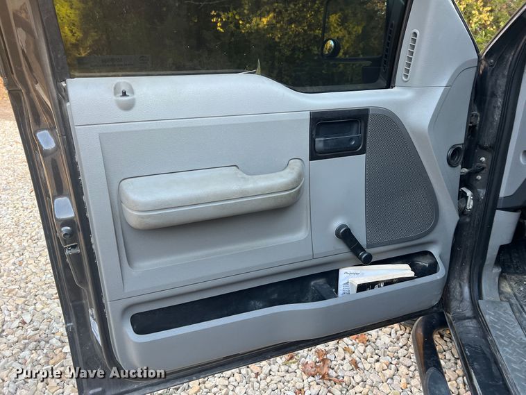 image for item MR9988 2005 Ford F150  SuperCab pickup truck