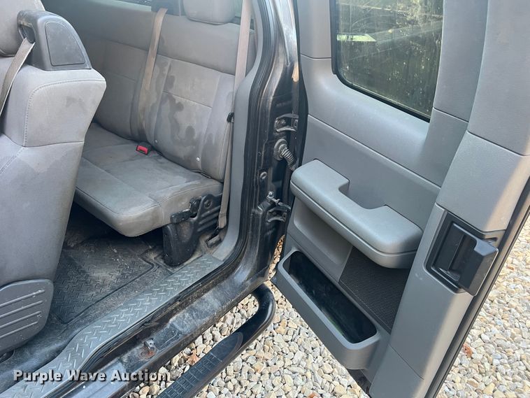 image for item MR9988 2005 Ford F150  SuperCab pickup truck