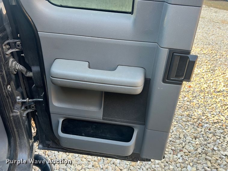 image for item MR9988 2005 Ford F150  SuperCab pickup truck