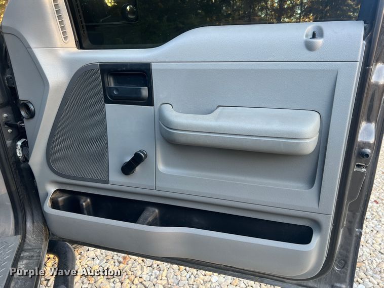 image for item MR9988 2005 Ford F150  SuperCab pickup truck