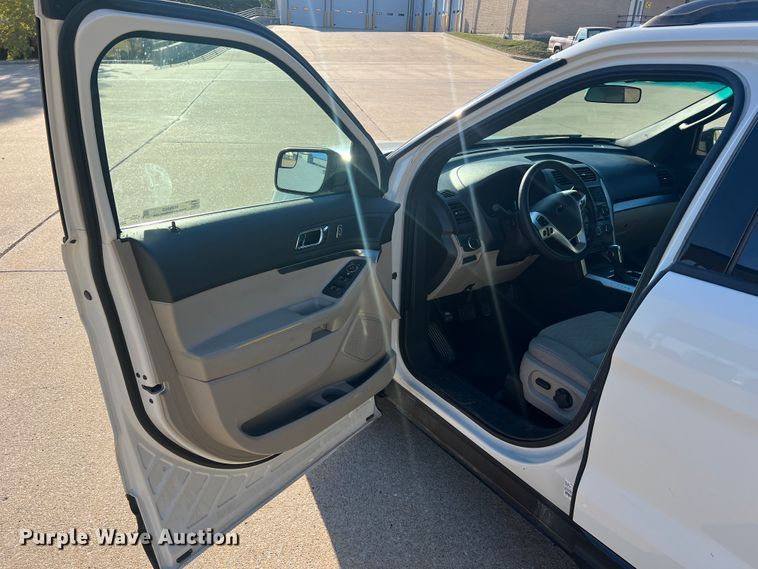 image for item MR9989 2011 Ford Explorer  SUV