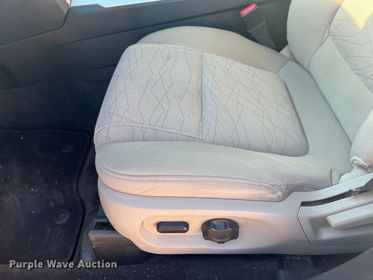 image for item MR9989 2011 Ford Explorer  SUV