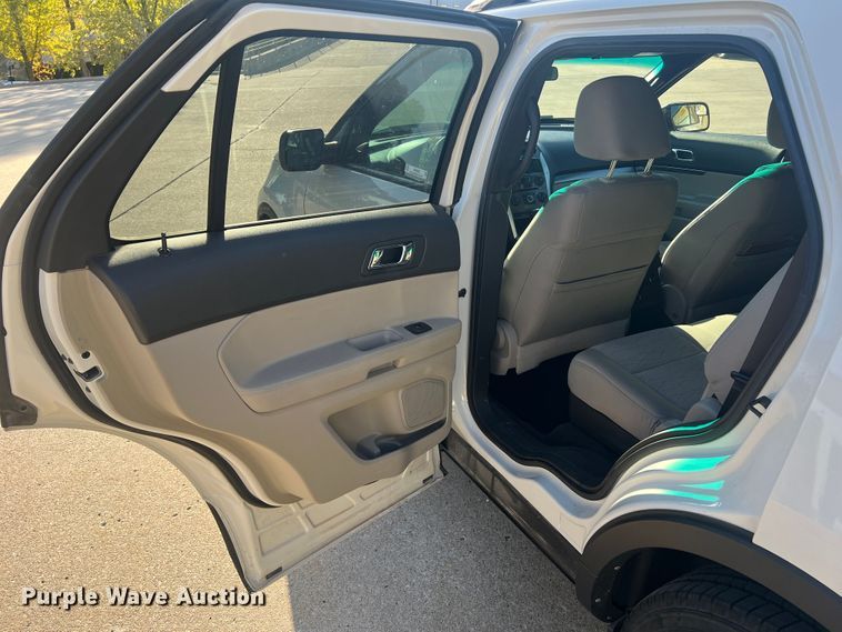 image for item MR9989 2011 Ford Explorer  SUV