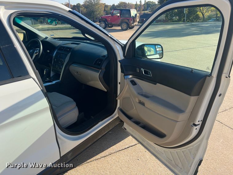 image for item MR9989 2011 Ford Explorer  SUV