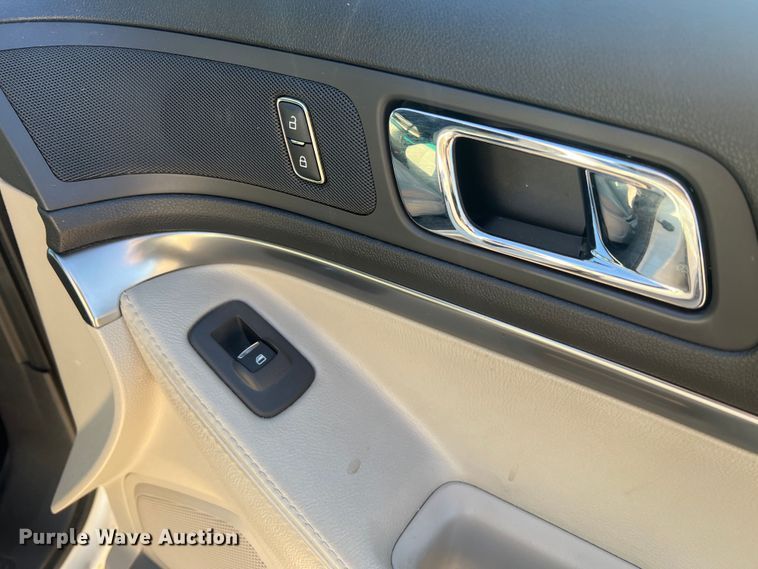 image for item MR9989 2011 Ford Explorer  SUV