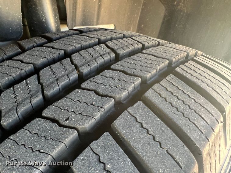 image for item MR9989 2011 Ford Explorer  SUV