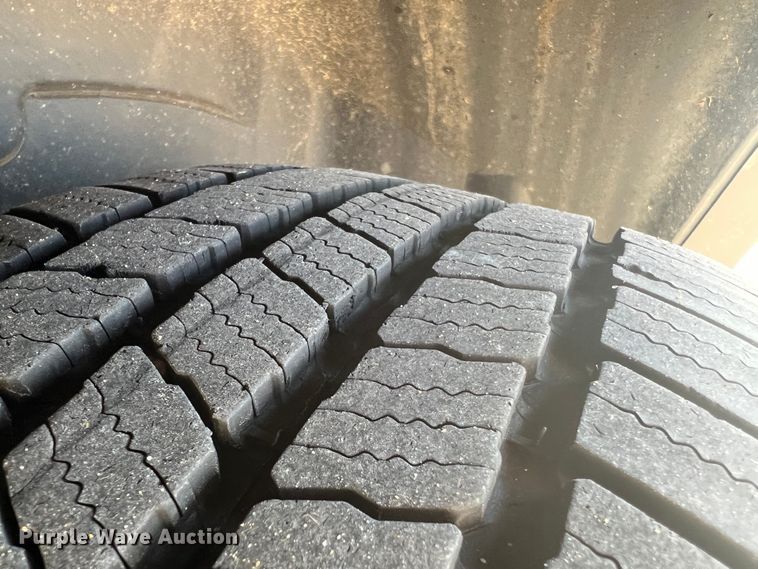 image for item MR9989 2011 Ford Explorer  SUV