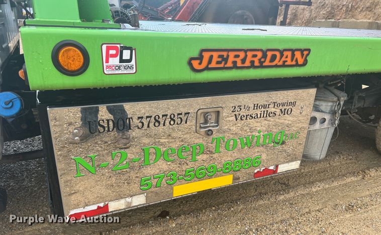 image for item MR9992 2017 Dodge Ram 5500HD SLT  rollback truck