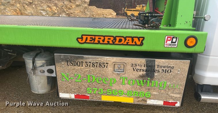 image for item MR9992 2017 Dodge Ram 5500HD SLT  rollback truck