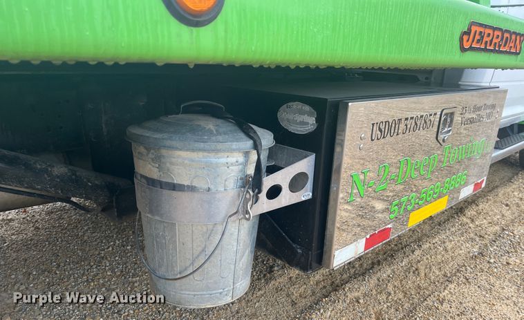 image for item MR9992 2017 Dodge Ram 5500HD SLT  rollback truck