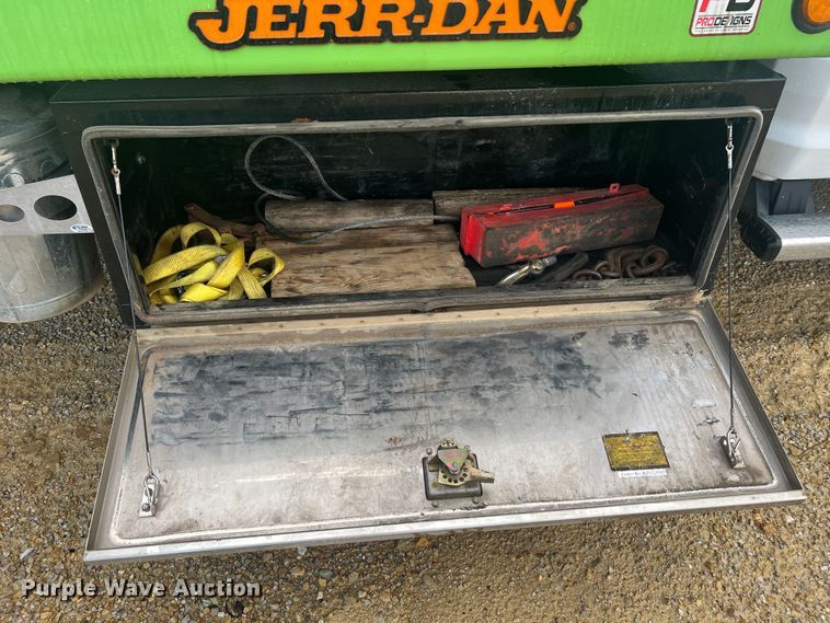 image for item MR9992 2017 Dodge Ram 5500HD SLT  rollback truck