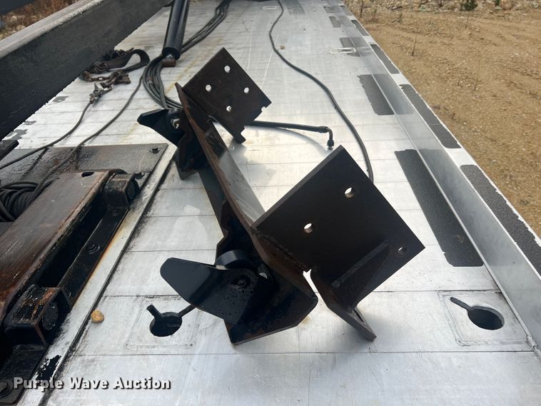 Chevron rollback bed in Versailles, MO Item MR9994 sold Purple Wave