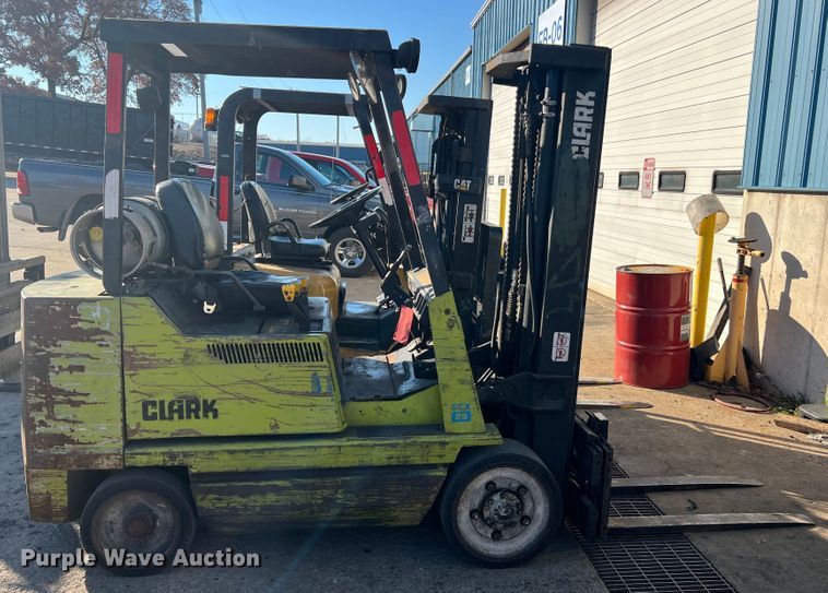 image for item MS9010 Clark GCX25  forklift