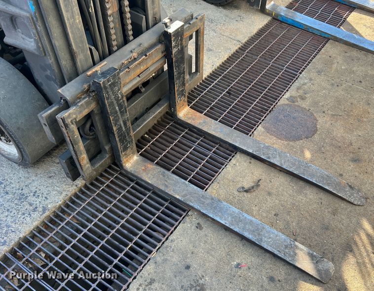 image for item MS9010 Clark GCX25  forklift