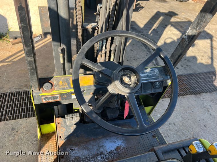 image for item MS9010 Clark GCX25  forklift