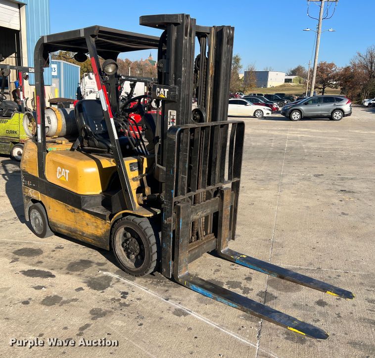image for item MS9011 Caterpillar FGC30K  forklift